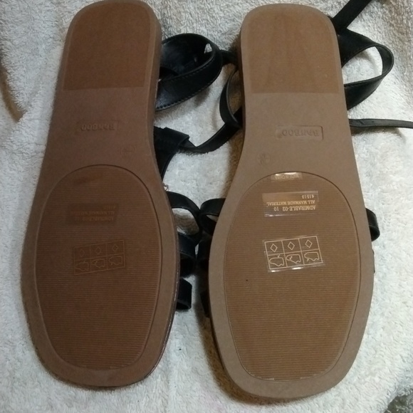 Sandles - Picture 2 of 3